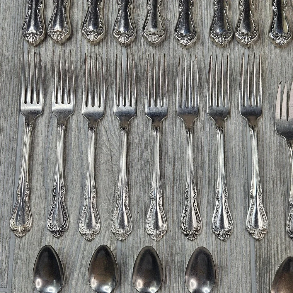 Wm Rogers Oneida Chalice Harmony Silver Overlaid Flatware Set 41 Pieces Vintage